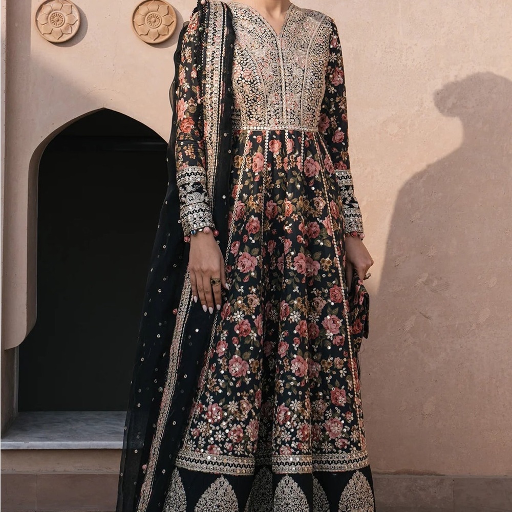 Designer Luxury Embroidered Maxi Dress Size ‘M’